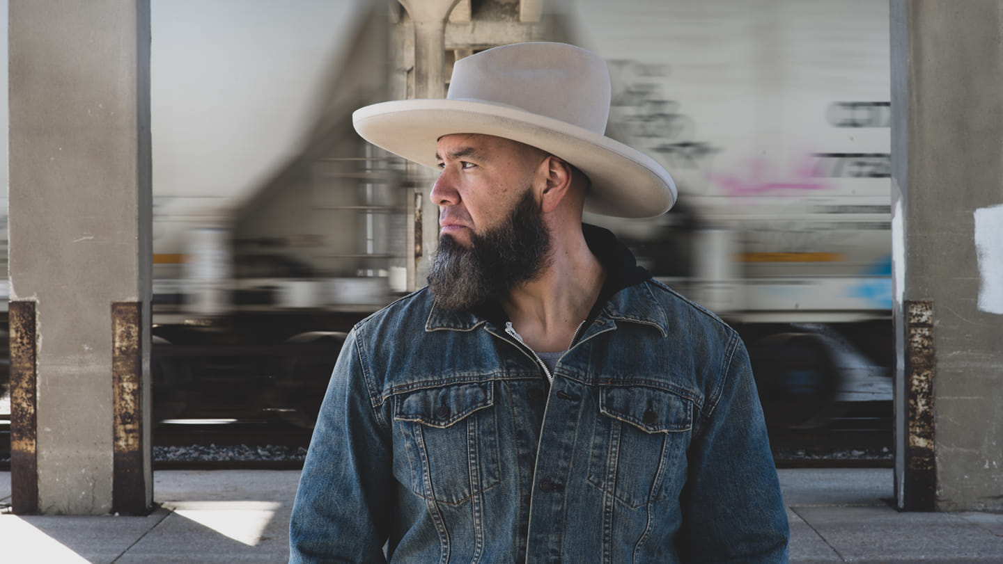 Frankie Shayne performing